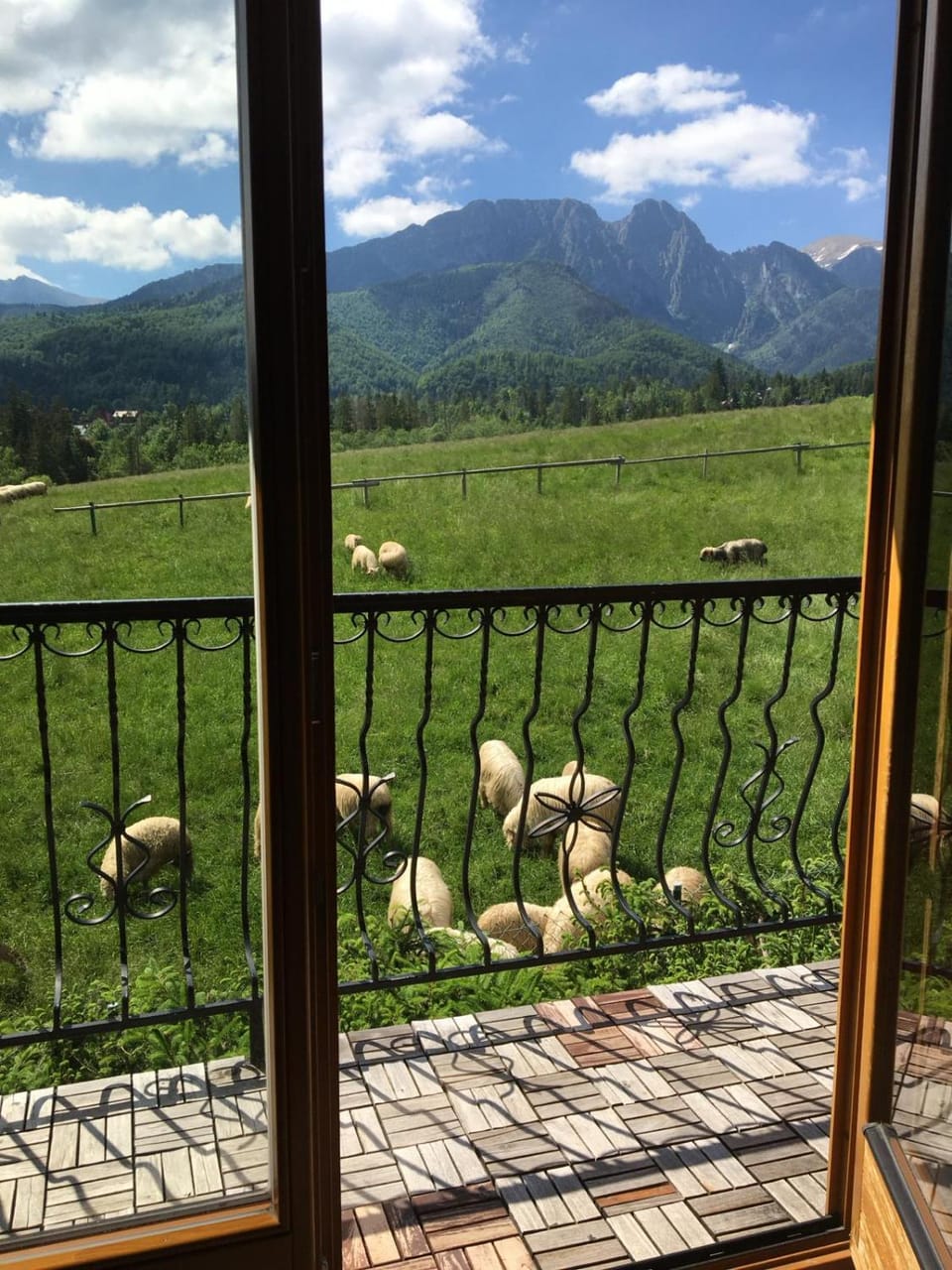 Balcony/Terrace, Mountain view