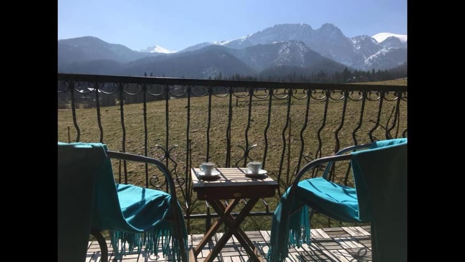 Balcony/Terrace, Mountain view