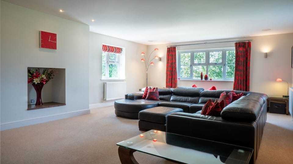 Superb 4BD Stay in Wyton and Houghton Village House in South Cambridgeshire District
