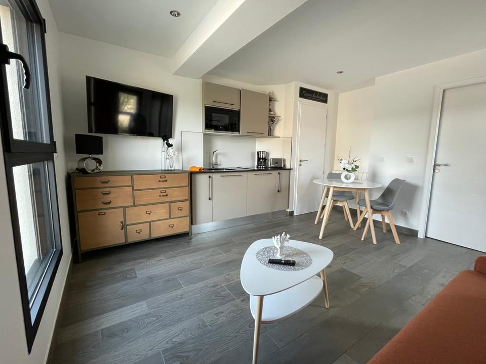 AU CHARME DES MAREES Apartment in Normandy