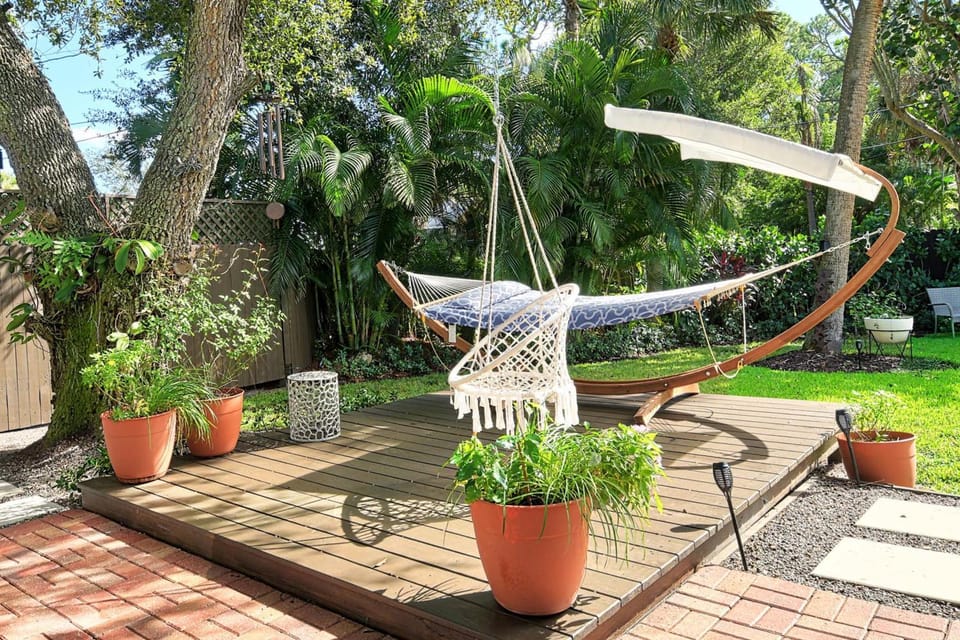 Near Old Naples! Coastal Escape w/ Tropical Patio House in East Naples
