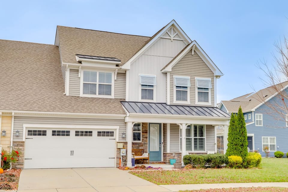 Shuttle to Beach: Millville Townhome w/ Porch House in Ocean View
