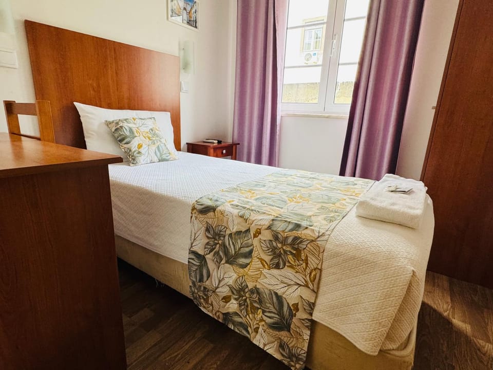Residencial Camoes Bed and Breakfast in Lisbon