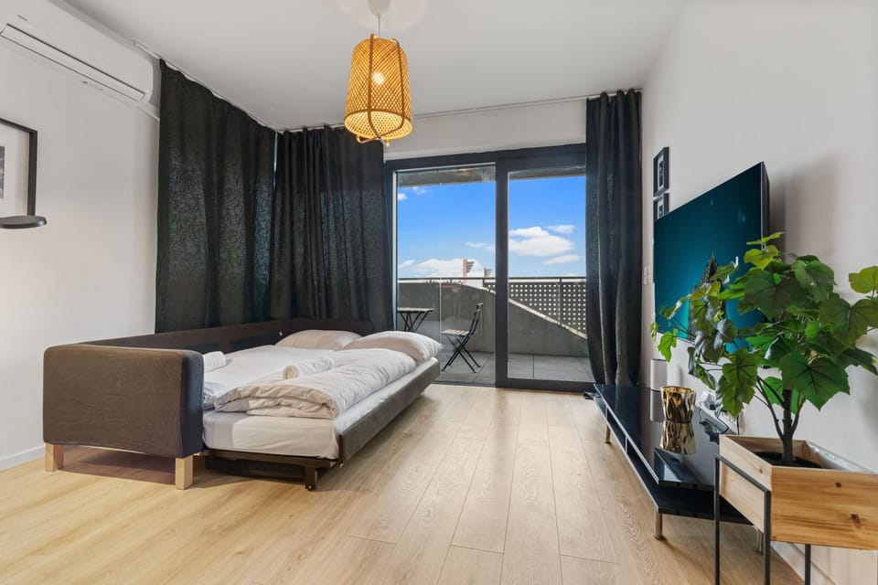 Communal lounge/ TV room, Bed, TV and multimedia, View (from property/room), Balcony/Terrace, Living room, Photo of the whole room, Seating area, Bedroom