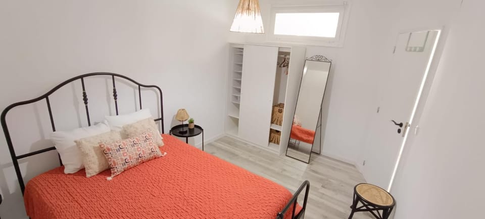 Bed, Photo of the whole room, Bedroom, wardrobe