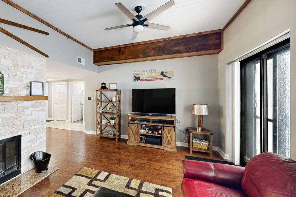 Paradise Peak Retreat Apartment in Sugar Mountain