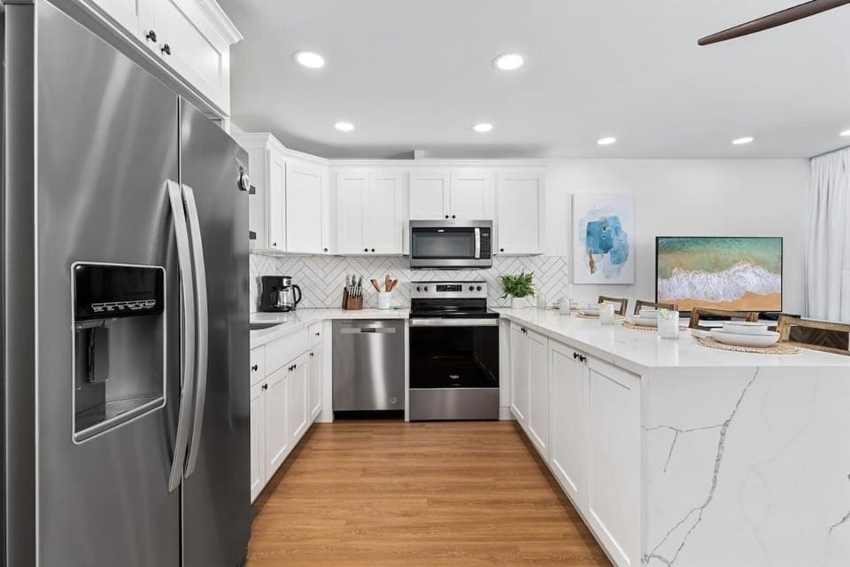 Maui Kai 505 · MK 505 Remodeled OceanFront Whale Watching House in Kaanapali