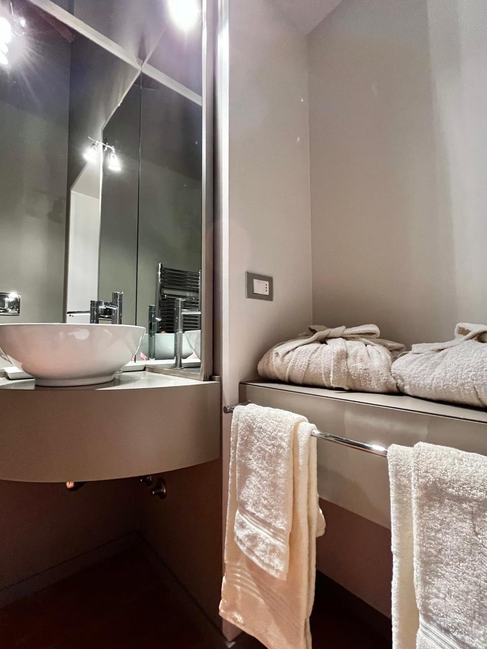 Bathroom, towels