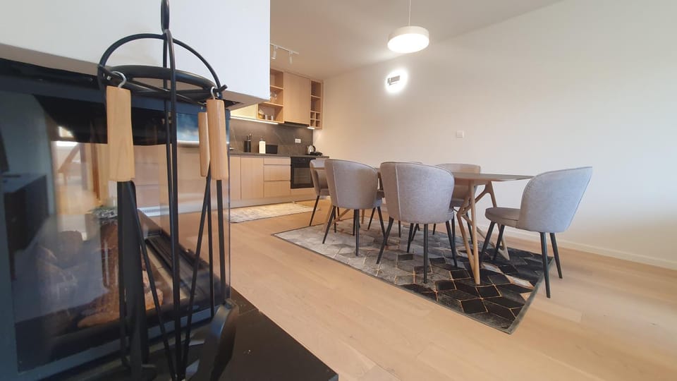 Kitchen or kitchenette, Living room, Seating area, Dining area, flat iron