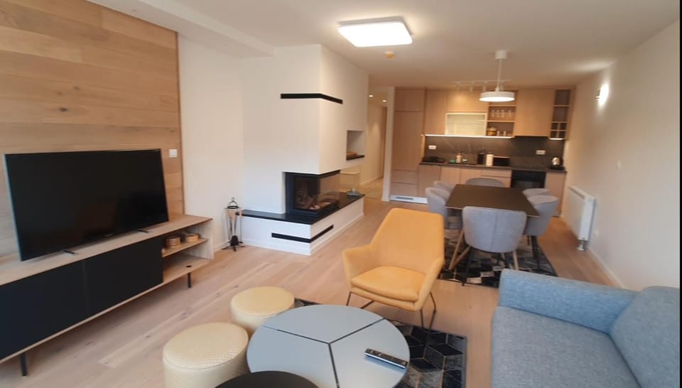 Communal lounge/ TV room, TV and multimedia, Kitchen or kitchenette, Living room, Seating area, Dining area, Evening entertainment, flat iron, minibar, pet friendly