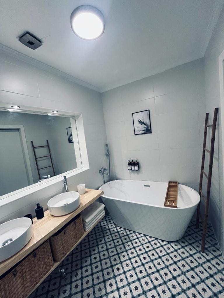 Bathroom, Bath