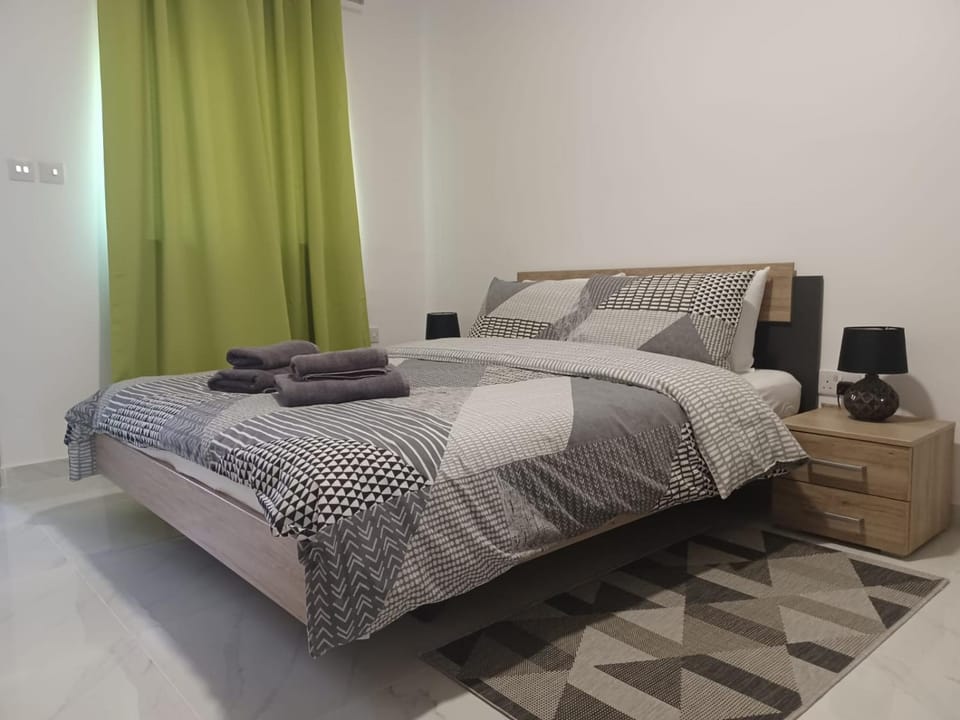 Bedroom, towels