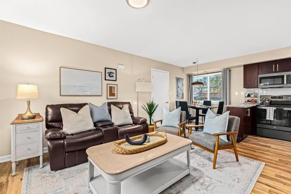 New! Beautiful 1BR in Sharon Lane Apartment in Lake Erie