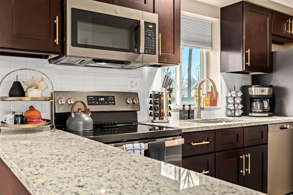 New! Beautiful 1BR in Sharon Lane Apartment in Lake Erie