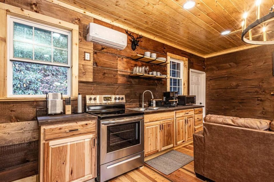 Little Blue in the Smoky Mountains House in Fontana Lake
