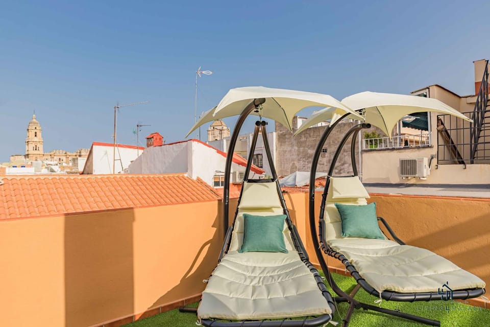 Balcony/Terrace, sunbed