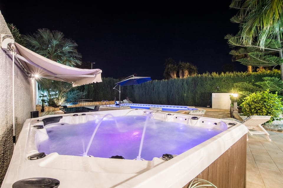 Night, Hot Tub