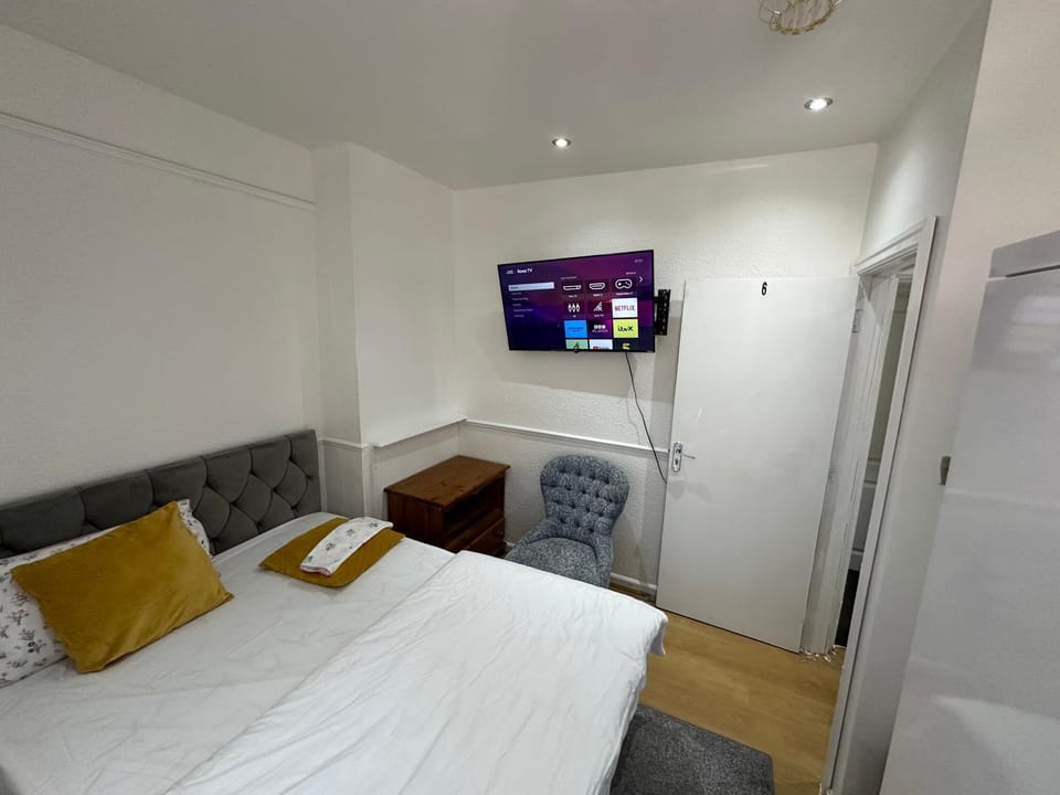 Double Room With Free WiFi Keedonwood Road Bed and Breakfast in Bromley