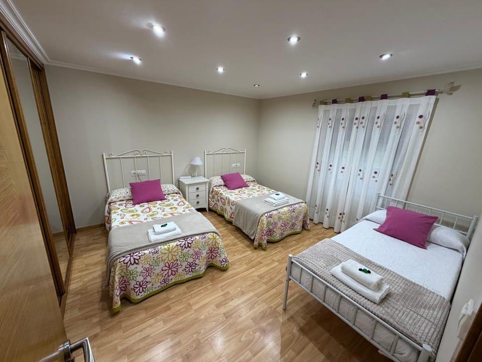 Bed, Photo of the whole room, towels