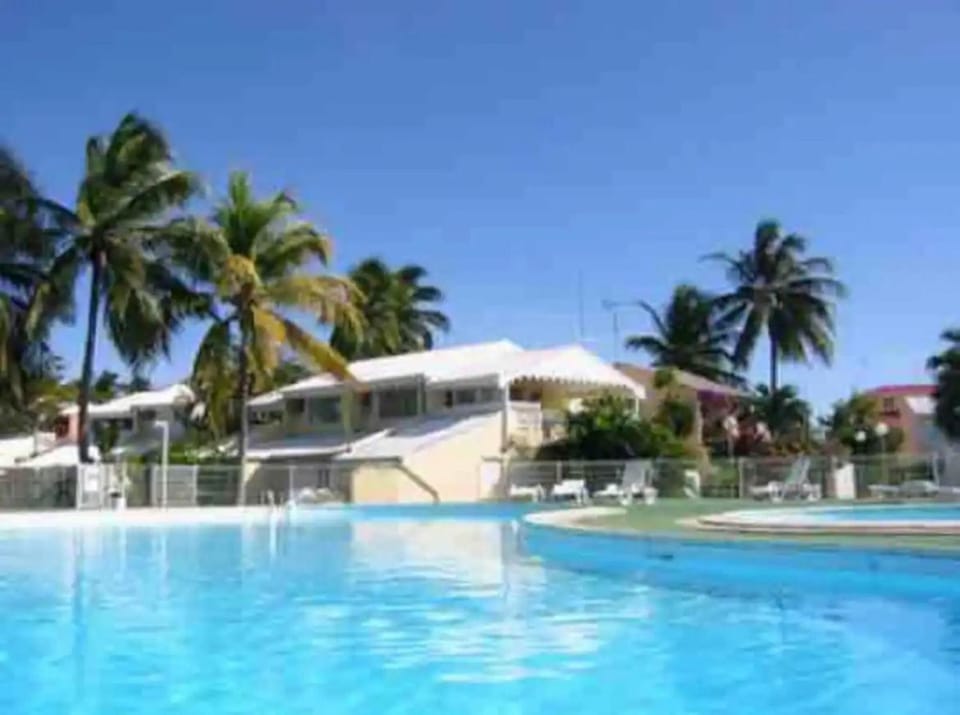 Day, Pool view, Swimming pool, sunbed
