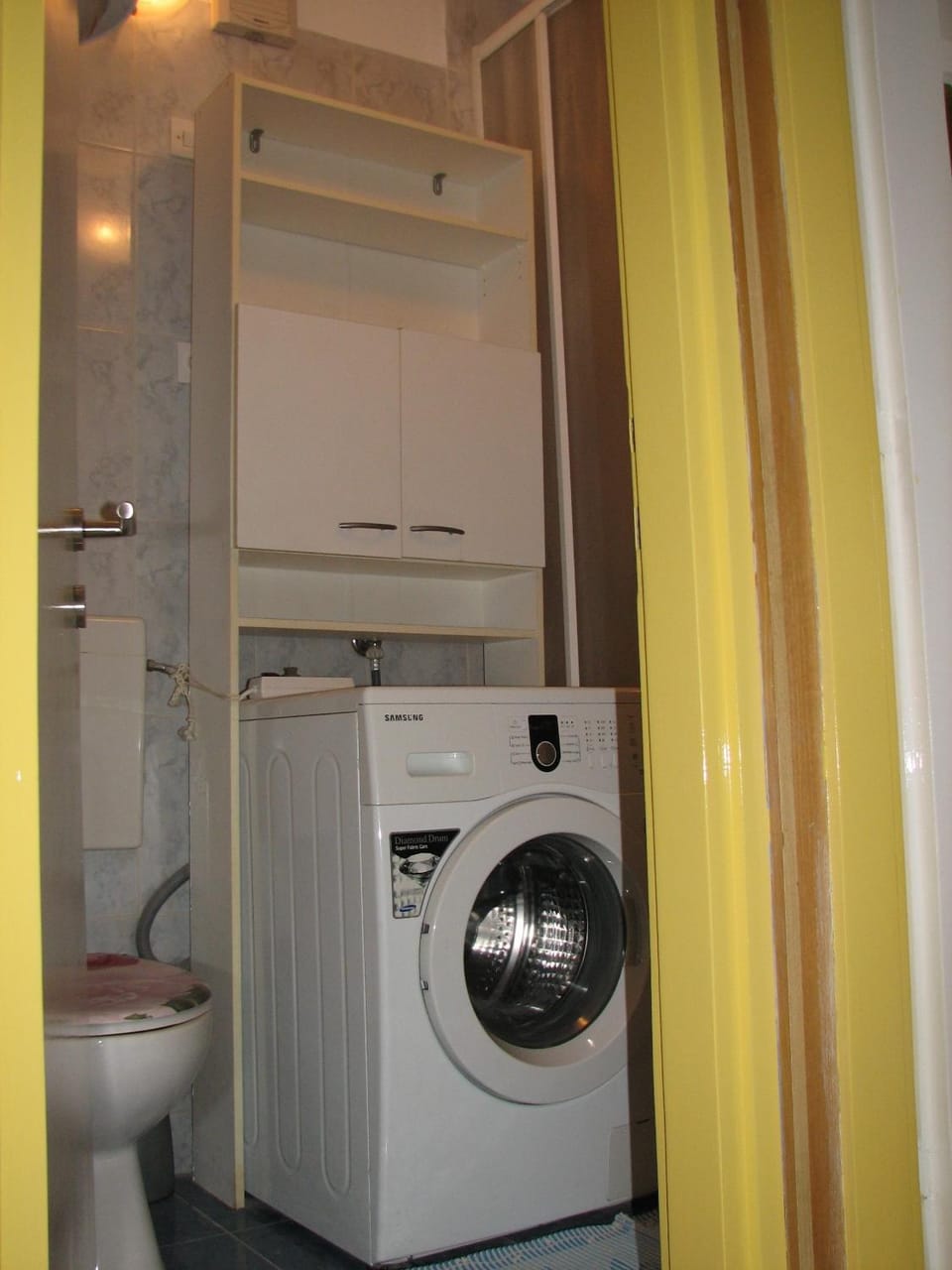 Bathroom, washing machine