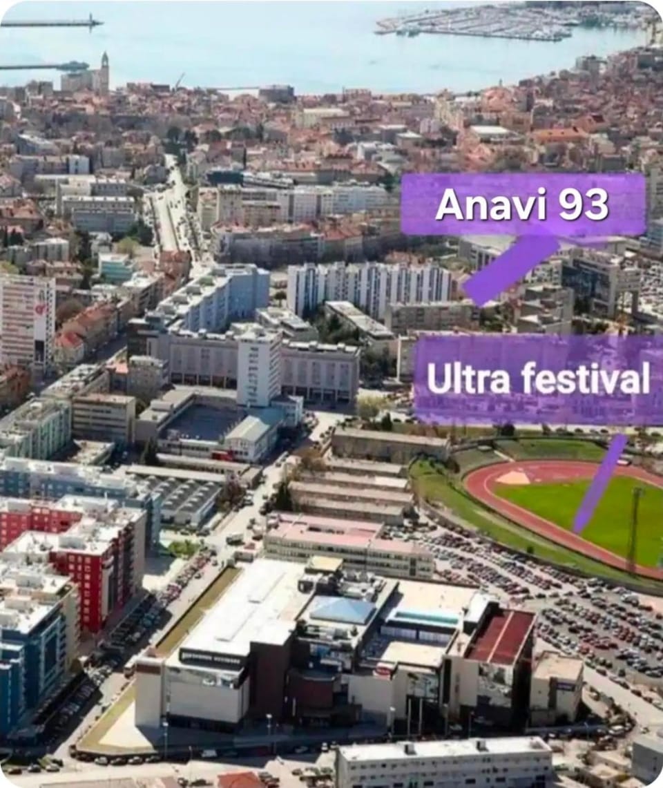 Day, Bird's eye view, Street view