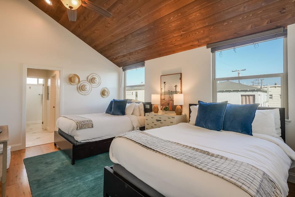 Stunning South Mission Beach Home - AC, Private Patio, Grill and Garage! House in Mission Beach