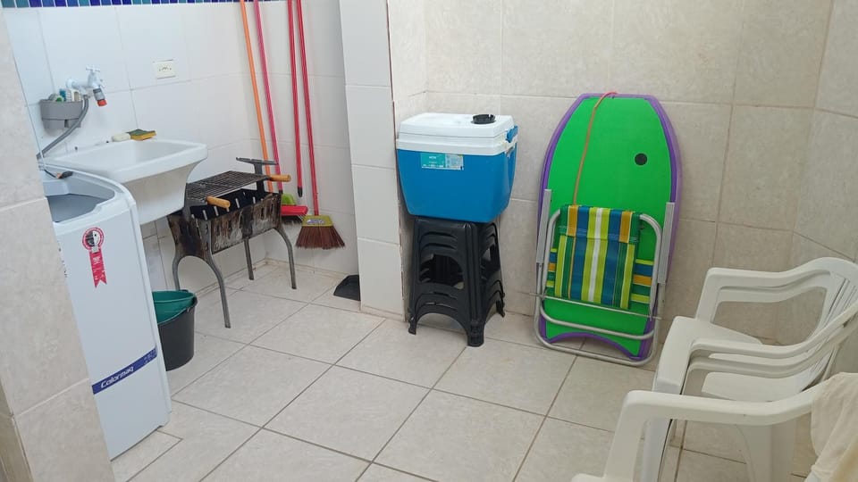 Casa a 250 metros a pé da praia. Ótima localização House in Bertioga