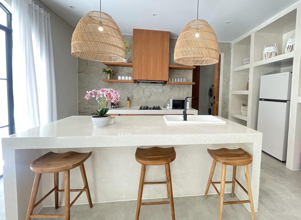 Dining area, kitchen