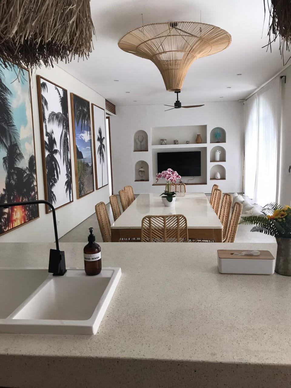 TV and multimedia, Living room, Seating area, Dining area