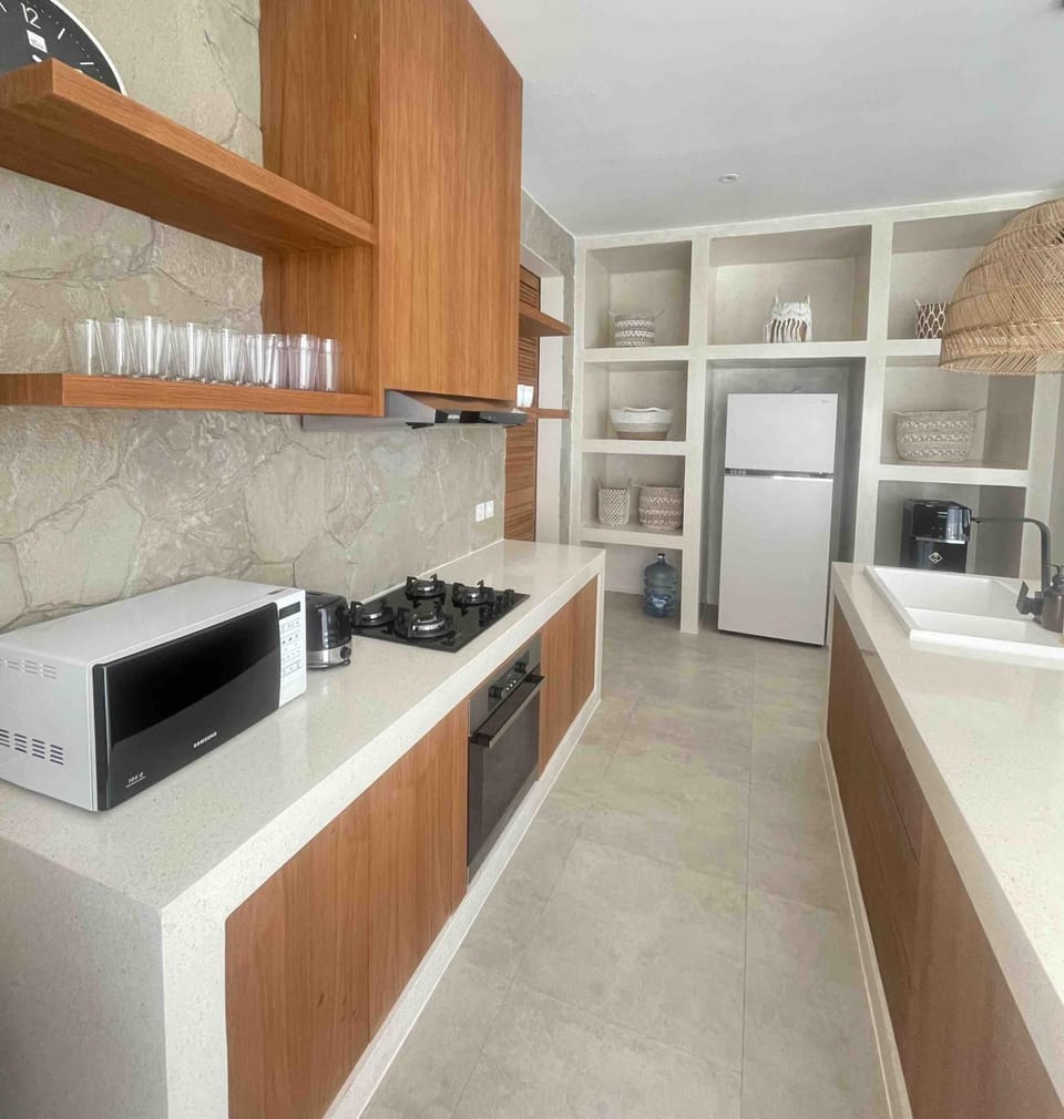 microwave, oven, stove, kitchen