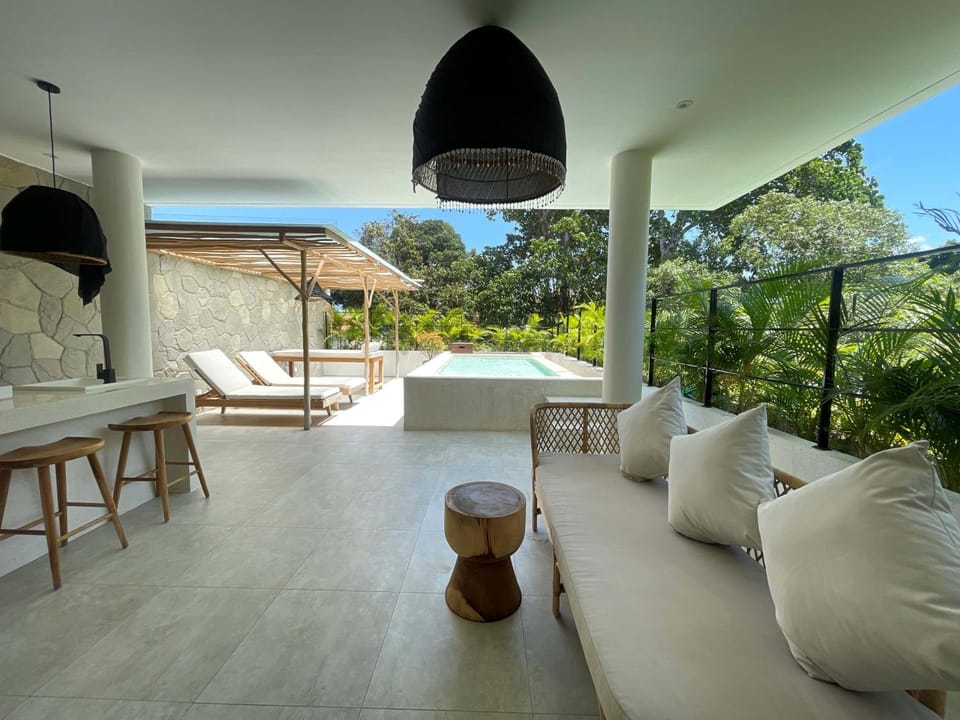 Balcony/Terrace, Seating area, Swimming pool, Entertainment