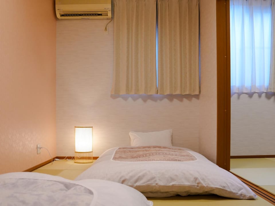Bedroom, air conditioner