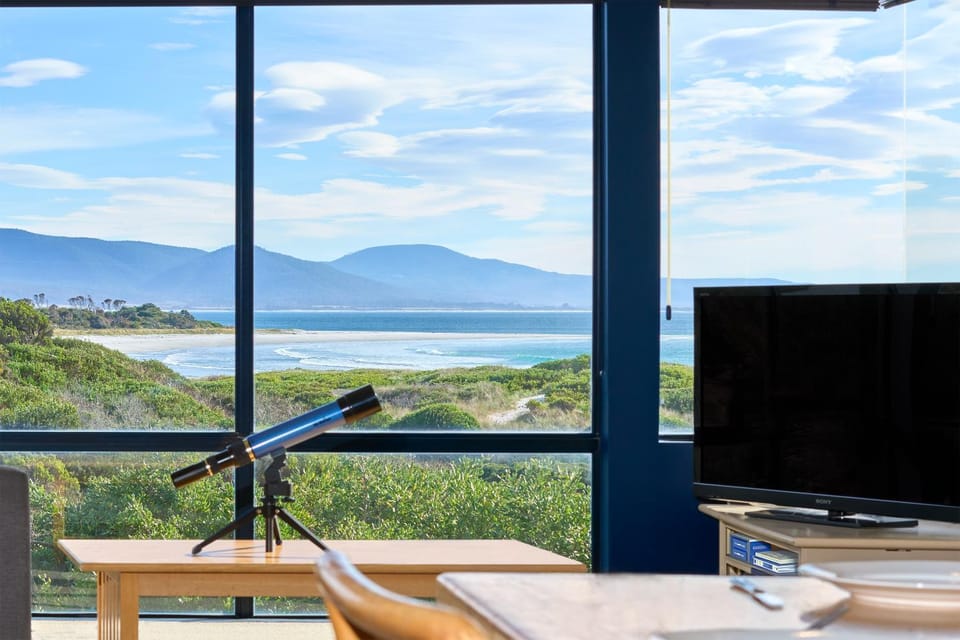 Day, TV and multimedia, View (from property/room), View (from property/room), Living room, Beach, Mountain view, Mountain view, Sea view, Sea view
