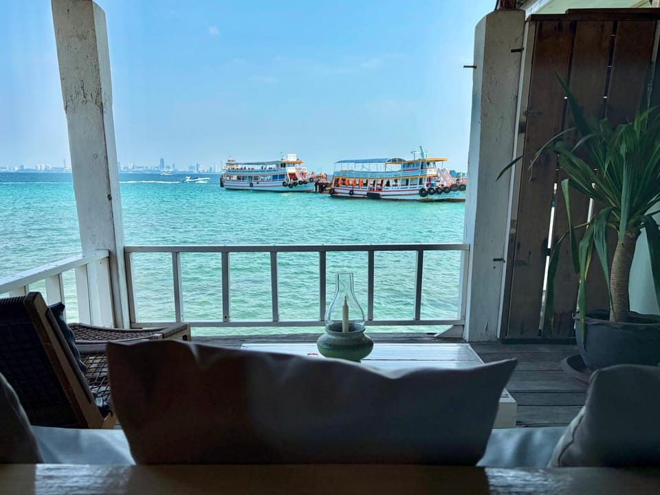 บ้านฟ้าใส รีสอร์ท เกาะล้าน Bed and Breakfast in Chon Buri Changwat