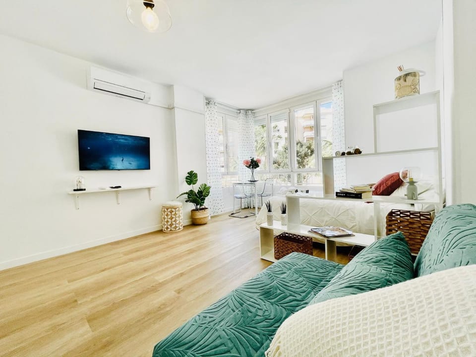 Communal lounge/ TV room, TV and multimedia, Living room