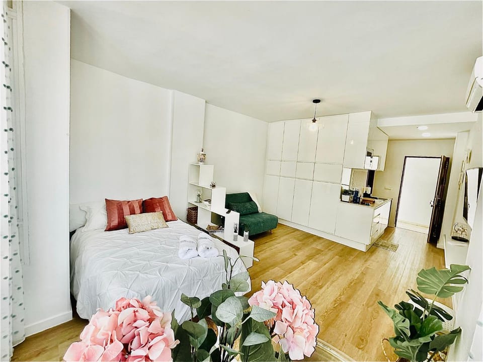 TV and multimedia, Living room, Seating area, Dining area, Bedroom