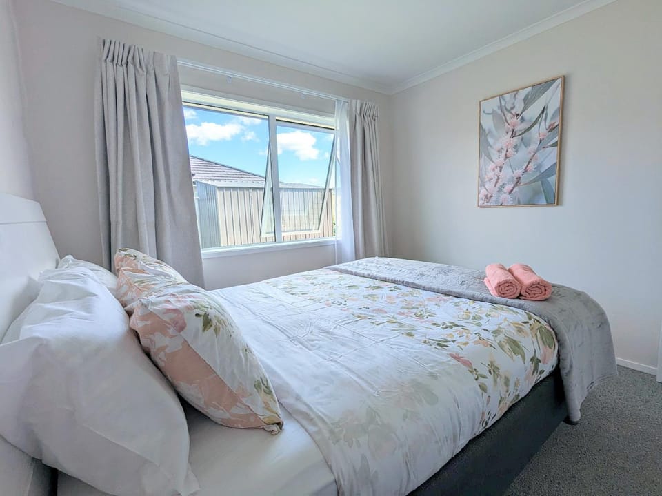 Beautiful Brand New Four-Bed Home near Redwood House in Rotorua