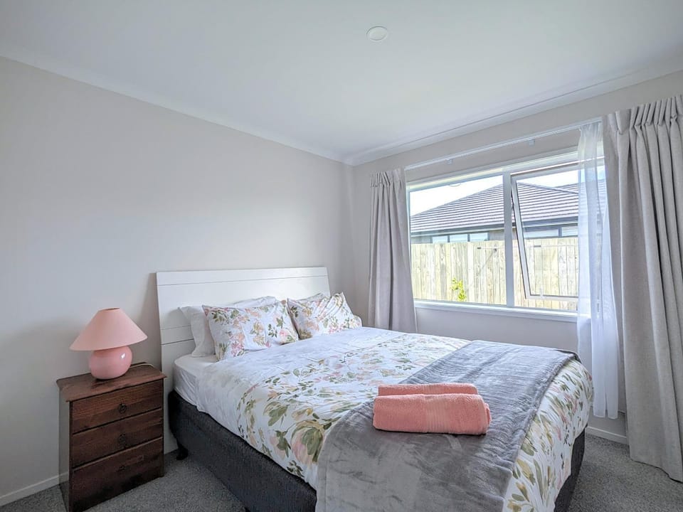 Beautiful Brand New Four-Bed Home near Redwood House in Rotorua