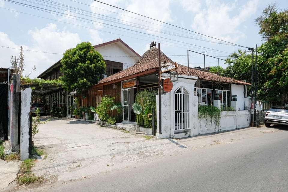 Facade/entrance