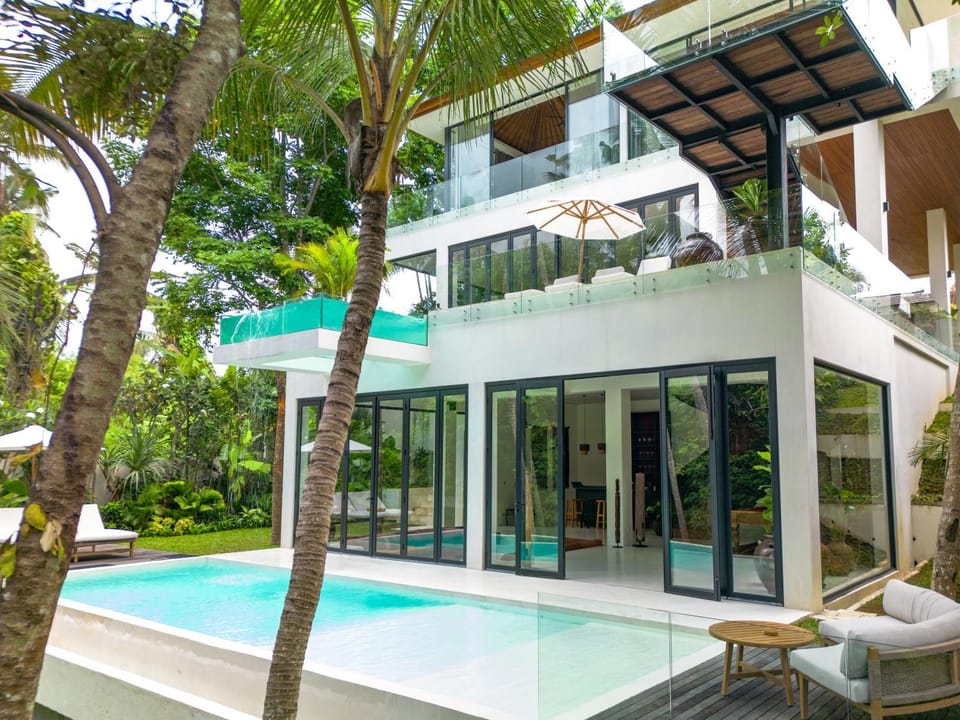 Property building, Balcony/Terrace, Spa and wellness centre/facilities