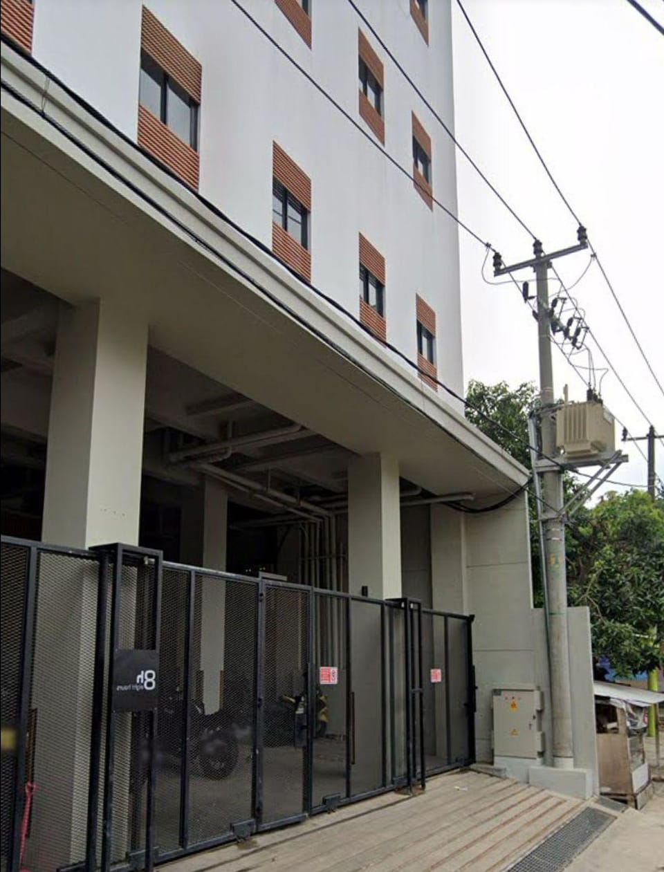 Facade/entrance