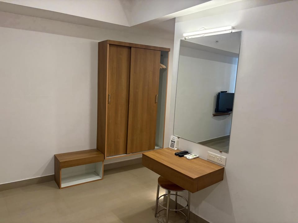 hair dresser, wardrobe