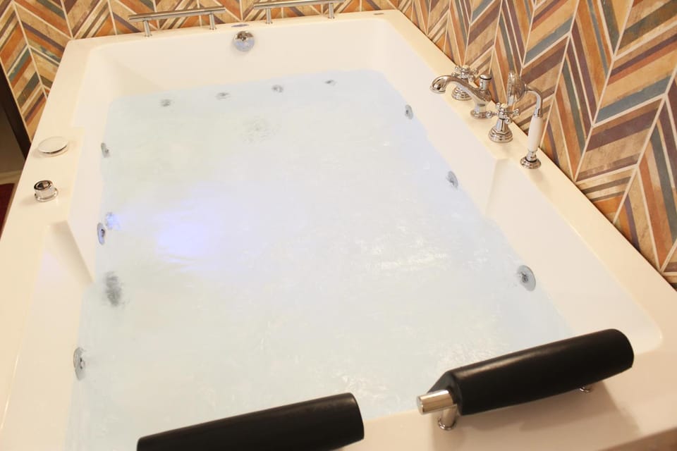 Hot Tub, Bath