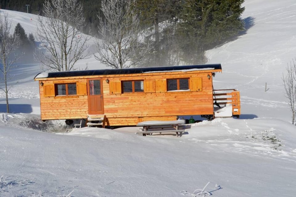 Les Roulottes de Méaudre - Désirée Chalet in Provence-Alpes-Côte d'Azur