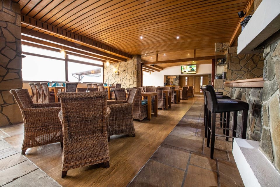 Restaurant/places to eat, Communal lounge/ TV room