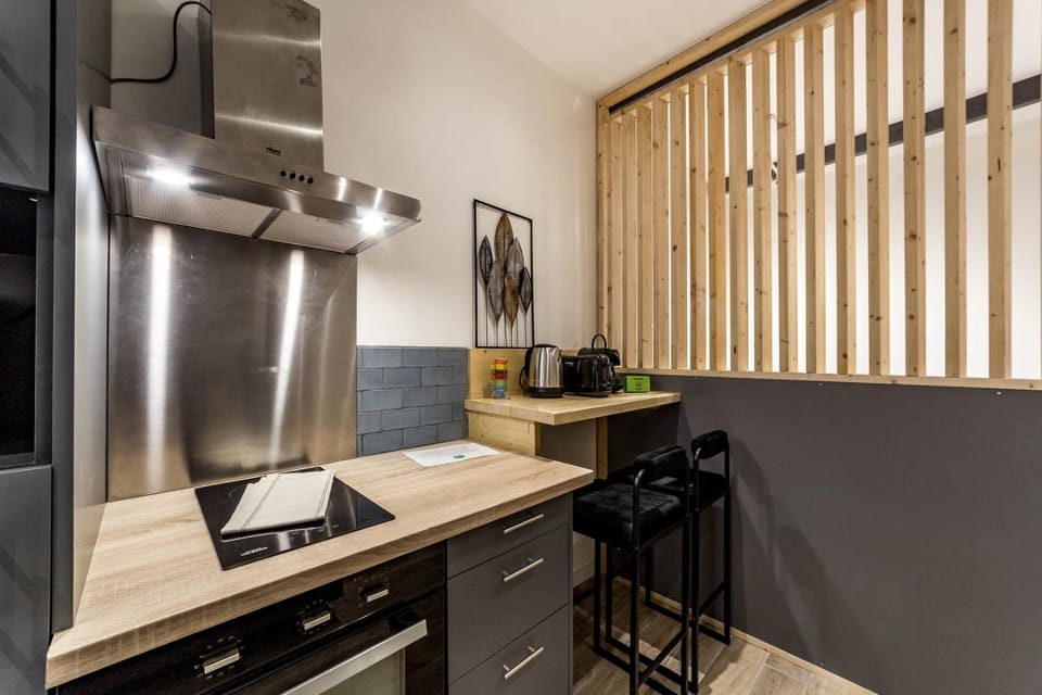 Kitchen or kitchenette, Dining area, oven, stove, toaster