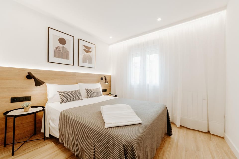 Bed, Photo of the whole room, Bedroom