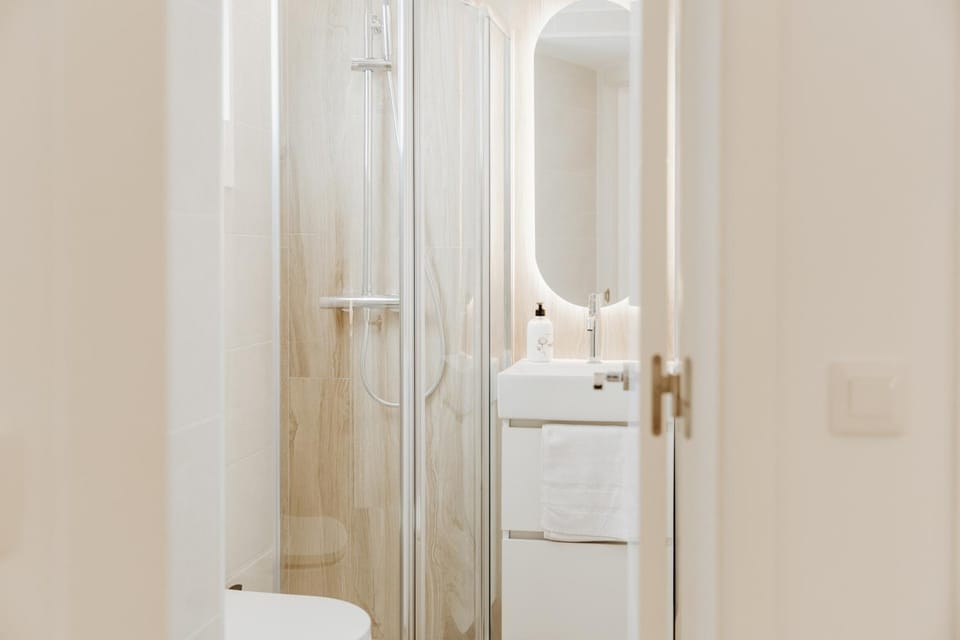 Shower, Bathroom, towels