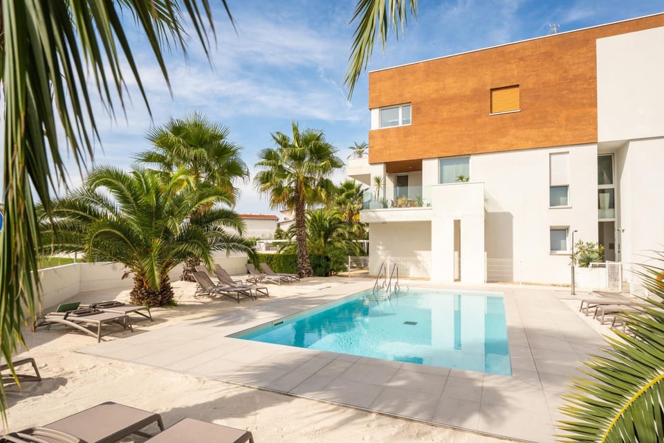 Property building, Swimming pool